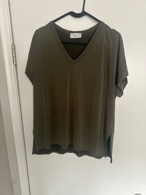 Vince Olive Relaxed V-Neck Short Sleeve Tee